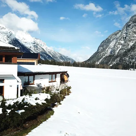 With Trail & Mountain Views, Cleaning Included Vakantiehuis Leutasch