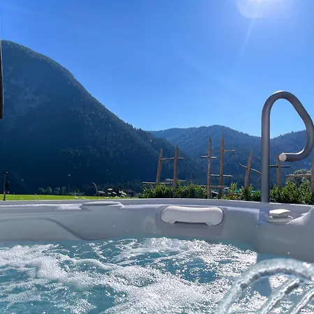 With Trail & Mountain Views, Cleaning Included Tatil Evi *