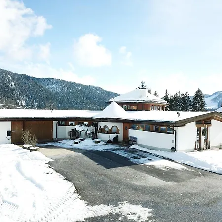 With Trail & Mountain Views, Cleaning Included Vakantiehuis