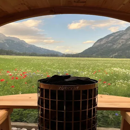 With Trail & Mountain Views, Cleaning Included Vakantiehuis *